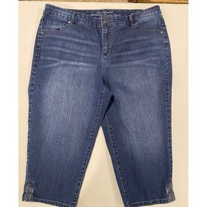 Gloria Vanderbilt Jordyn Denim Capri, size 16W, Medium Wash